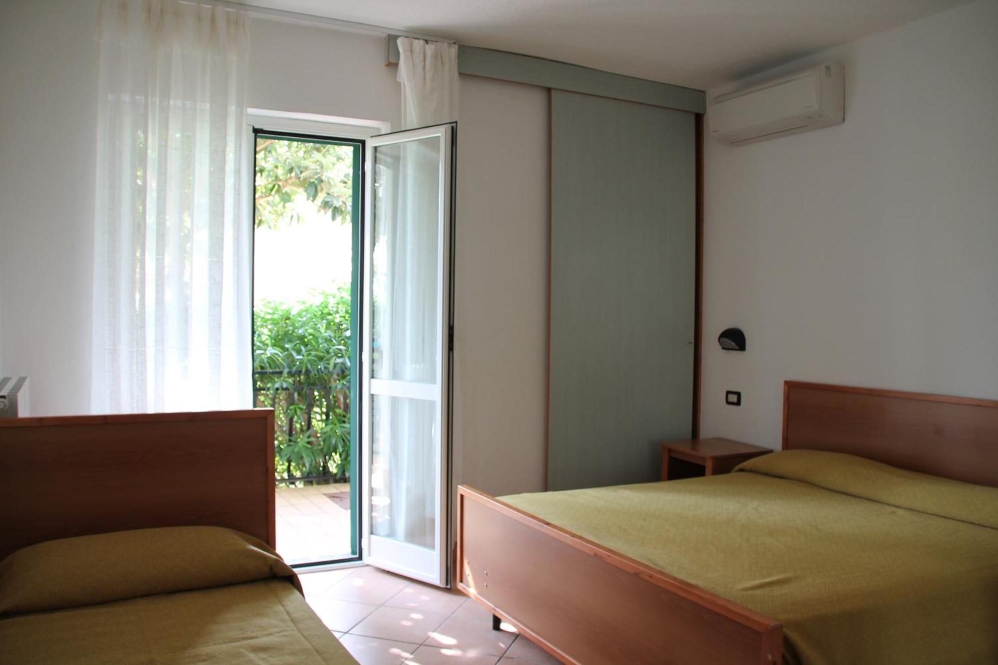 Residence Oleandro Pietra Ligure Zimmer foto